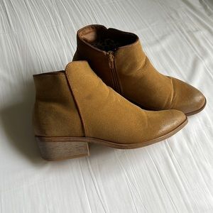 Zip ankle boots